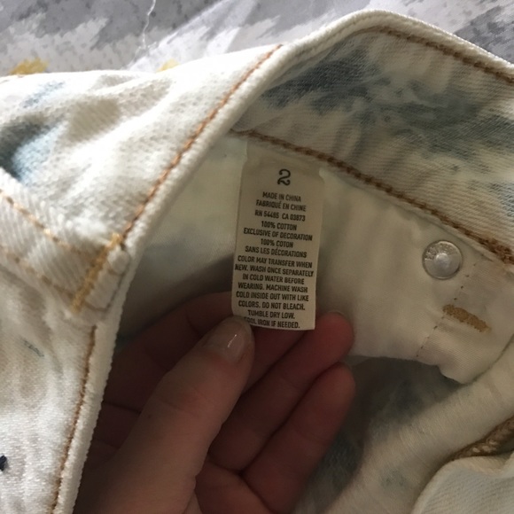 AEO Light Wash Tie Dye Jean Shorts - Picture 3 of 4